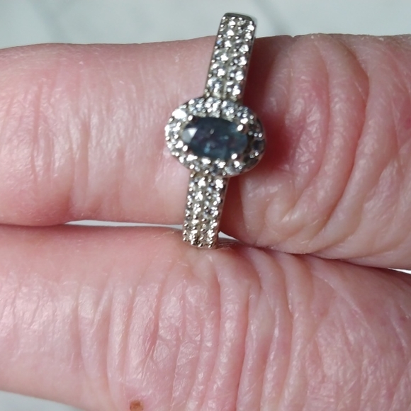 Stamped .925 Kagem Zambian Emerald and Diamond Ring. 2.91 Grams - Picture 3 of 4